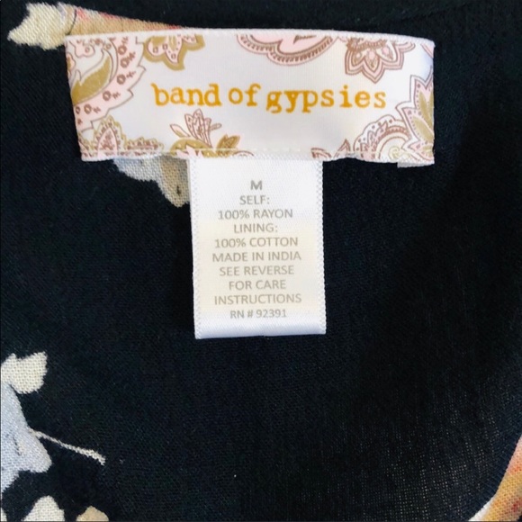 Band of Gypsies Floral Faux Wrap Dress Size Medium - Picture 8 of 8